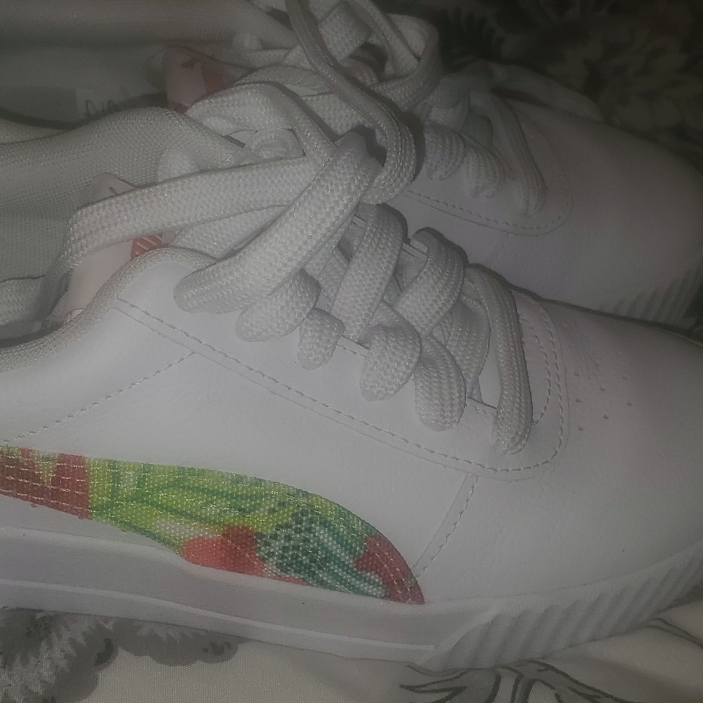 Puma women sneakers( New) w/o box